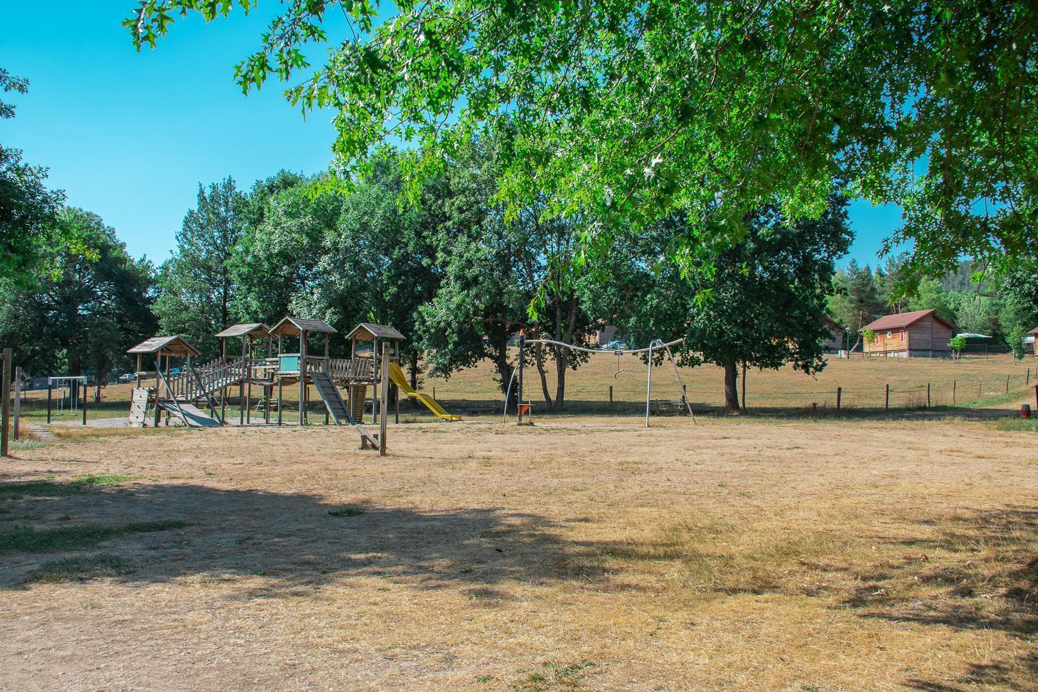 Village De Gites Du Malzieu Le Malzieu-Ville ภายนอก รูปภาพ